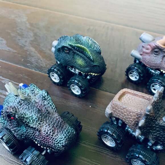 6-Pack Dino Dinosaur Pull Back Toy Trucks Cars Playset for Little Kids/Boys - Picture 8 of 9